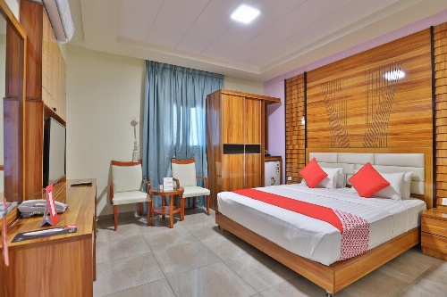 Blue Diamond Hotel image 1